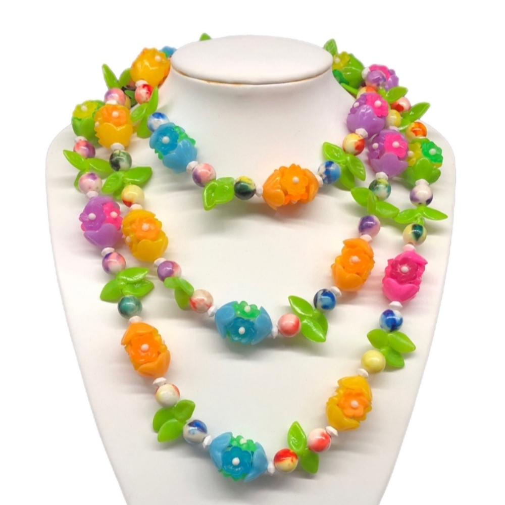 🌼 *Host Pick* Vintage 1960's multicoloured acrylic flower necklace